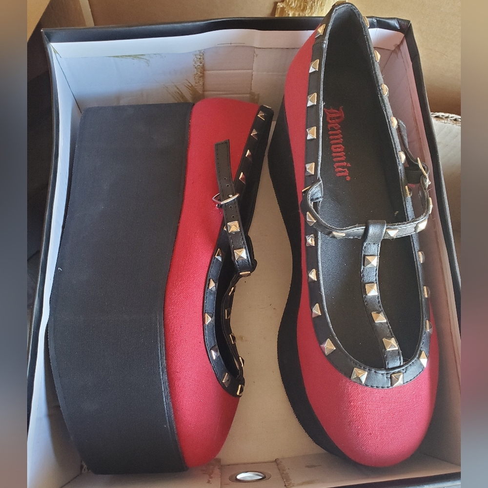 Demonia Click-07 - Red Canvas